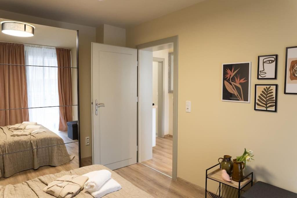 Charming Old Town Arkadenhof Apartment *