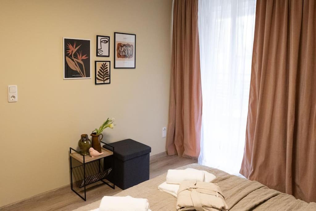 Charming Old Town Arkadenhof Apartment